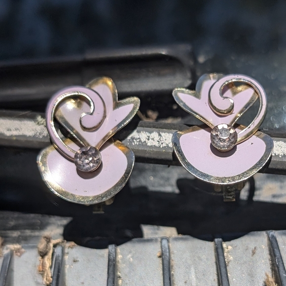 Vintage Lavender Painted and Rhinestone Gold Tone Clip On Earrings - Picture 5 of 10